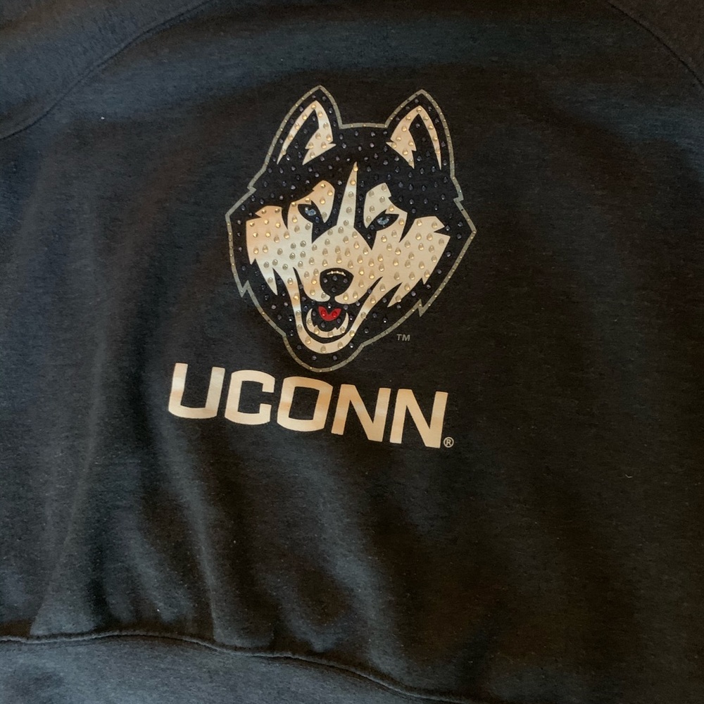 UCONN LONGSLEEVE